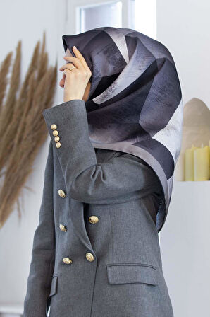 % 57 İPEK % 43 VİSKON Twill İpek Geometrik Desenli Siyah - Krem Renkli 90x90 Eşarp Dikim Şekli : El Dikişi