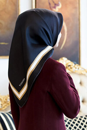 % 57 İPEK % 43 VİSKON Twill İpek Dokulu Şerit Desenli Siyah - Kremi Renkli 90x90 Eşarp Dikim Şekli : El Dikişi