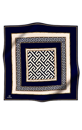 % 57 İPEK % 43 VİSKON Twill İpek Labirent Ve Geometrik Desenli Lacivert - Krem Renkli 90x90 Eşarp Dikim Şekli : El Dikişi