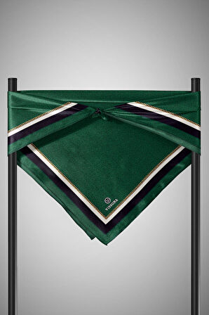 % 57 İPEK % 43 VİSKON Twill İpek Leopar Desenli Zümrüt Yeşili Renkli 90x90 Eşarp Dikim Şekli : El Dikişi