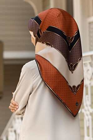 % 57 İPEK % 43 VİSKON Twill İpek Puantiyeli Ve Geometrik Desenli Taba - Vizon Renkli 90x90 Eşarp Dikim Şekli : El Dikişi