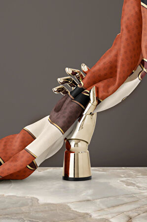 % 57 İPEK % 43 VİSKON Twill İpek Puantiyeli Ve Geometrik Desenli Taba - Vizon Renkli 90x90 Eşarp Dikim Şekli : El Dikişi