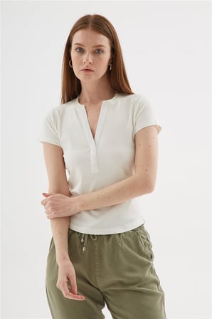 Fashion Friends Regular Fit Düğme Detaylı V Yaka Bluz Bayan BLUZ 26Y0494K1 EKRU