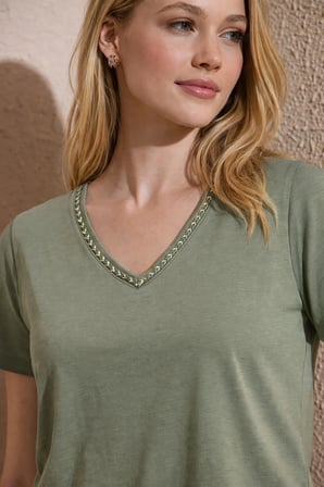 Fashion Friends V Yaka Kadın T-Shirt 26Y0478K1