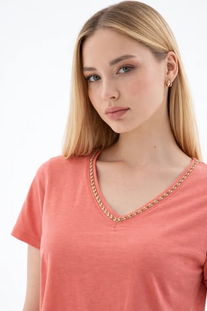 Fashion Friends V Yaka Kadın T-Shirt 26Y0478K1