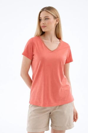 Fashion Friends V Yaka Kadın T-Shirt 26Y0478K1