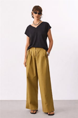Fashion Friends V Yaka Sırtı Çapraz Biyeli Kadın T-Shirt 26Y0193K1