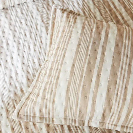 Ocean Home Textile Pamuklu Kapitoneli Bej Renk Çizgi Desen Çift Kişilik Yatak Örtüsü Seti 1 Adet 250 x 230 / 2 Adet 50 x 70 cm