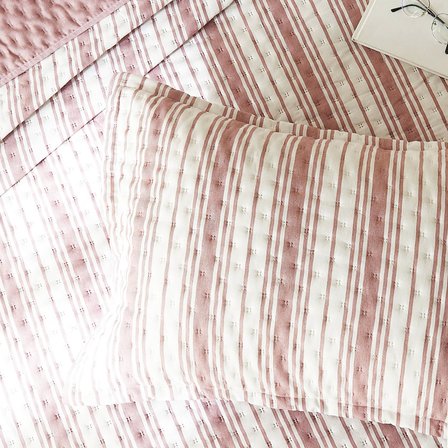 Ocean Home Textile Pamuklu Kapitoneli Bordo Renk Çizgi Desen Çift Kişilik Yatak Örtüsü Seti 1 Adet 250 x 230 / 2 Adet 50 x 70 cm