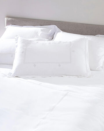 Madame Coco Lilas Family Size Nakışlı Saten Nevresim Takımı - Açık Gri