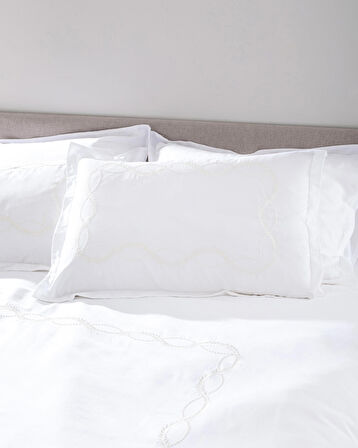 Madame Coco Marguerite Family Size Nakışlı Saten Nevresim Takımı - Ekru