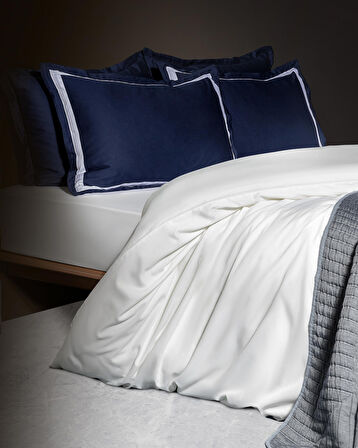 Madame Coco Jeanne Family Size Bordürlü Saten Nevresim Takımı - Lacivert/Beyaz