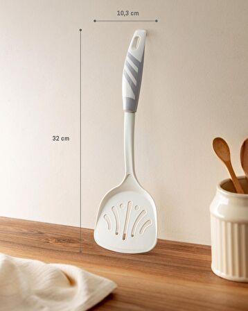 Madame Coco Chase Servis Spatula