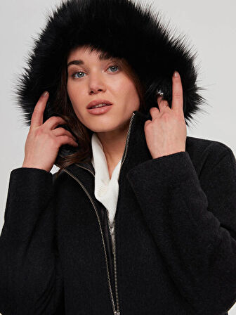 Kapitone Detaylı Kürk Kapüşonlu Kaşmir Kaban 00040