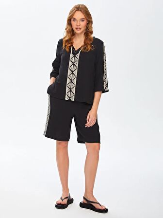 Resort Baskı Ve Nakış Detaylı Kontrast Yakalı Müslin Bluz 68781