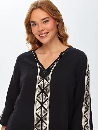 Resort Baskı Ve Nakış Detaylı Kontrast Yakalı Müslin Bluz 68781