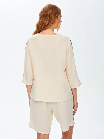 Resort Baskı Ve Nakış Detaylı Kontrast Yakalı Müslin Bluz 68781