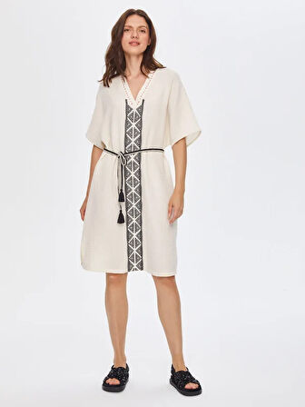 Resort Kontrast Yakalı Önü Nakış İşli Müslin Elbise 68791