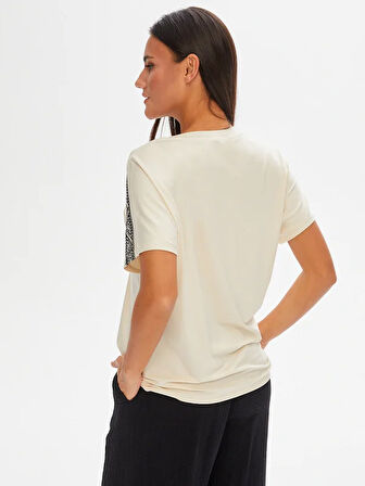 Resort Omuzları Nakış Detaylı V Yaka Kısa Kol T-Shirt 68817