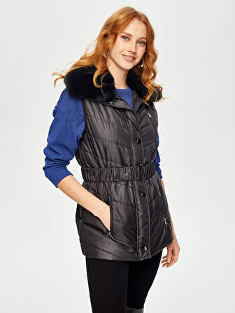 Kemerli Kapüşonlu Uzun Kapitone Yelek 69455