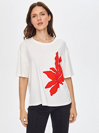 Çiçek Aplikeli Yuvarlak Yaka Kısa Kol T-Shirt 69541