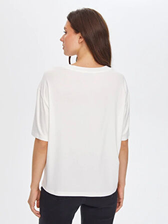 Çiçek Aplikeli Yuvarlak Yaka Kısa Kol T-Shirt 69541