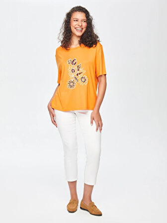 Önü Çiçek Nakışlı Yuvarlak Yaka T-Shirt 69561