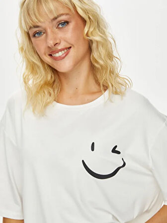 Gülen Emoji Baskılı Yuvarlak Yaka Kısa Kol T-Shirt 69569