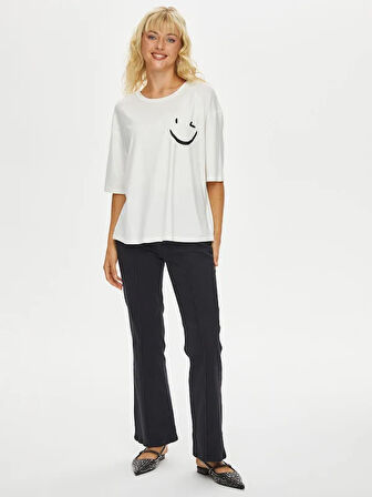Gülen Emoji Baskılı Yuvarlak Yaka Kısa Kol T-Shirt 69569