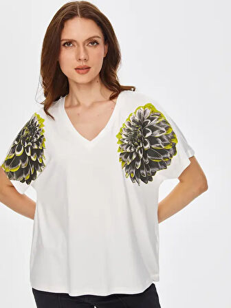 Omuzu Çiçek Baskılı V Yaka T-Shirt 69565