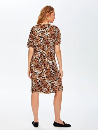 Leopar Desenli Kendinden Piliseli V Yaka Elbise 69239
