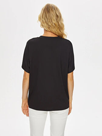 Kelebek Desen Boncuk Nakışlı V Yaka T-Shirt 69578