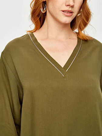 Relax Metal Aksesuarlı V Yaka Liyoselli Bluz 69777