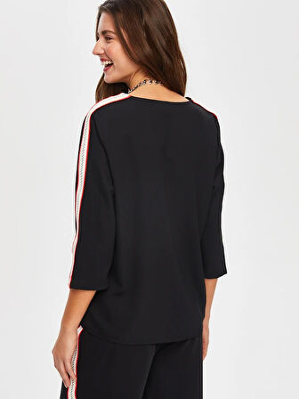 Renk Bloklu Zigzag Nakışlı V Yaka 3/4 Kol Bluz 005