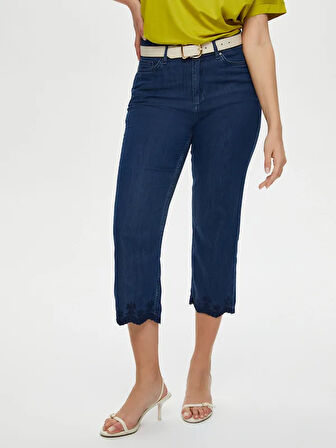 Paçası Dilimli Nakış Detaylı Straight Fit Tenselli Jean Caprı S25JCP004