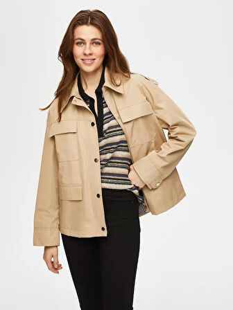 Kare Astarlı Cep Detaylı Kısa Trençkot 002