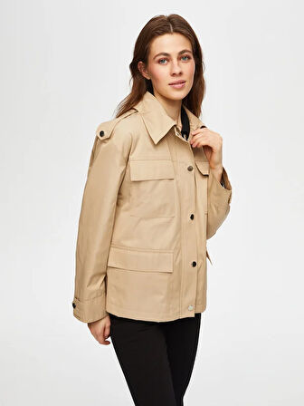 Kare Astarlı Cep Detaylı Kısa Trençkot 002