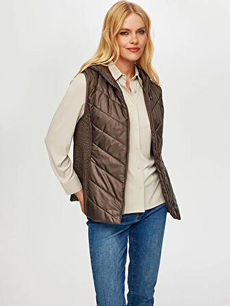 Yanları Lastik Kapitone Detaylı Kapüşonlu Kapitone Yelek S25KYL006