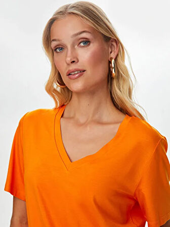 V Yaka Kısa Kol  T-Shirt S25TSH001