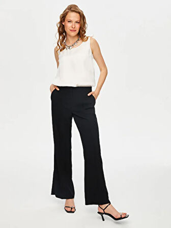 Önü Dikiş Detaylı Yırtmaçlı Wide Leg Fit Pantolon S25PNT009