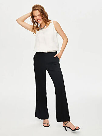 Önü Dikiş Detaylı Yırtmaçlı Wide Leg Fit Pantolon S25PNT009
