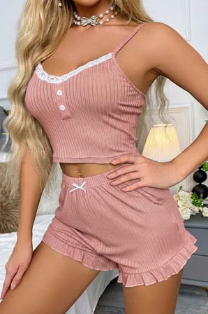 Merry See Dantelli Askılı Crop Üst ve Fırfır Paça Mini Şortlu Pijama Takım