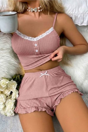 Merry See Dantelli Askılı Crop Üst ve Fırfır Paça Mini Şortlu Pijama Takım