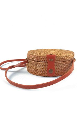 El Yapımı Hasır Rattan Yuvarlak Kutu Çanta