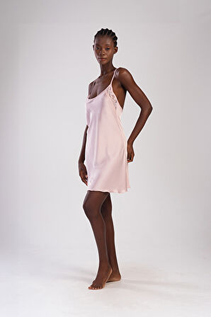 İpek Dokulu Lüks Saten Gecelik – Ayarlanabilir Askılı, Dantel Detaylı, Kutulu ve Çeyizlik