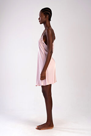 İpek Dokulu Lüks Saten Gecelik – Ayarlanabilir Askılı, Dantel Detaylı, Kutulu ve Çeyizlik