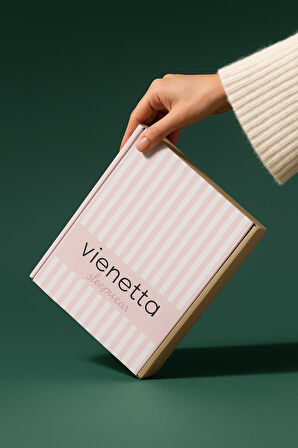 İpek Dokulu Lüks Saten Gecelik – Ayarlanabilir Askılı, Dantel Detaylı, Kutulu ve Çeyizlik