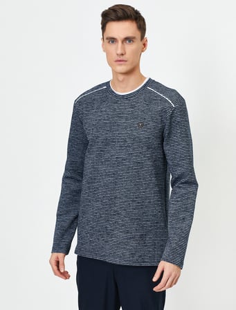 Bisiklet Yaka Logo Detaylı Omzu Çizgili Slim Fit Kazak