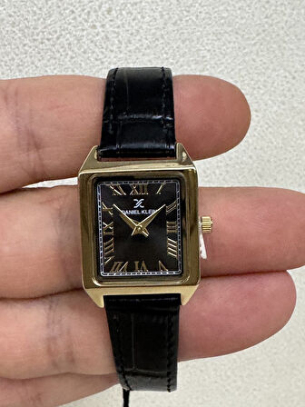 Dkf.2315a Yeni Trend Gold Renk Kasa Siyah Deri Kayışlı Köşeli Kadın Kol Saati
