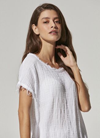 White by Nature Geniş Yaka Düz Beyaz Kadın Bluz WBN3295-S